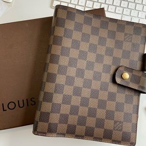 🍫 Louis Vuitton GM Agenda